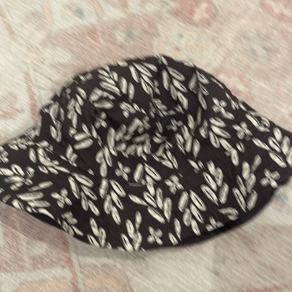 Carter’s Gray and off white boy bundle set - Picture 12 of 14